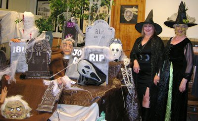 Volunteer-Witches-at-Haunted-Museum.jpg