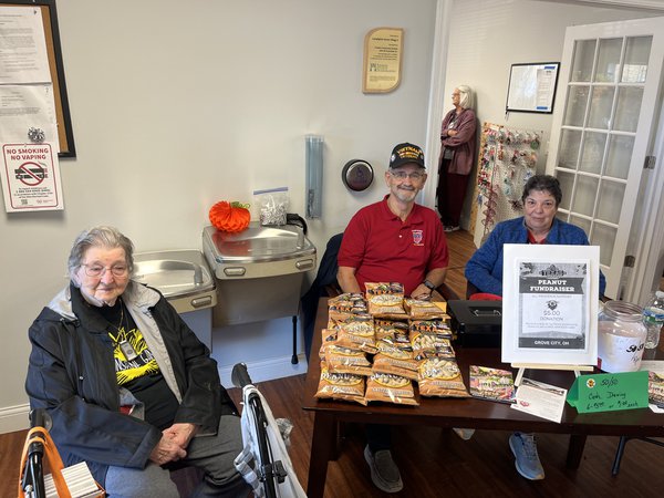 LEFT Elizabeth Wood CENTER Don Strader (Billie's husband) RIGHT Debbie Lambright_1.JPG